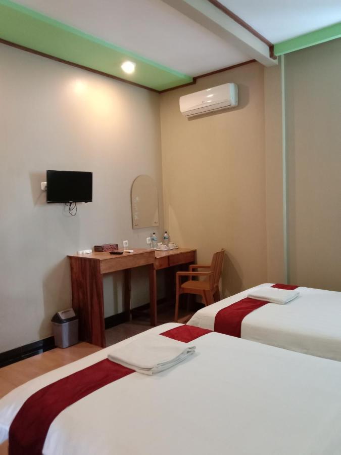 The New Orlinds Guest House Wonosari Bagian luar foto