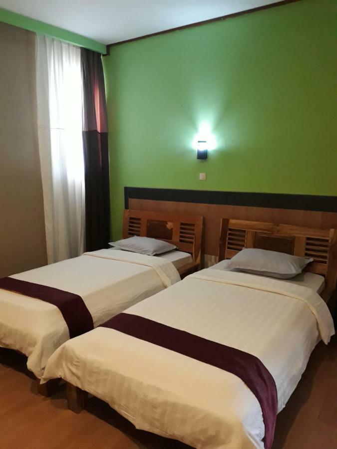 The New Orlinds Guest House Wonosari Bagian luar foto